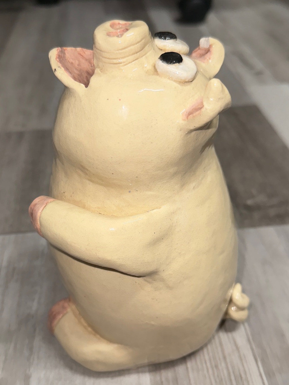 Handcrafted  Piggy Bank Sculpture. Broken missed ear. - Picture 2 of 9